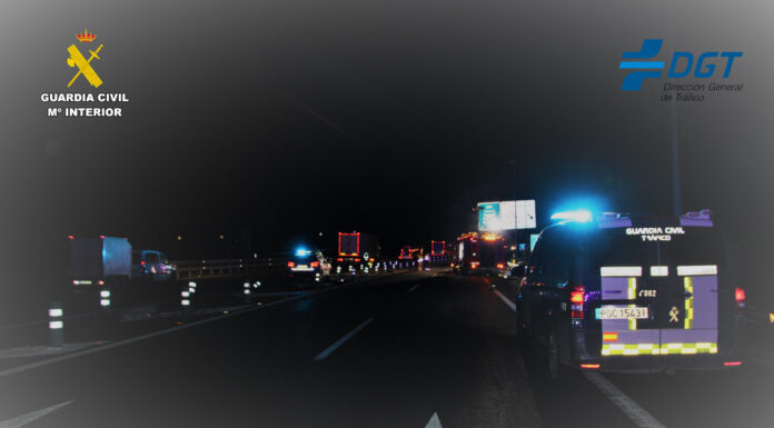 Un conductor con caravana circula en sentido contrario por la A-33 y A-35 a la altura de Moixent