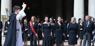 Las mejores imágenes de la Ofrenda de San Vicente por el centro de la ciudad
