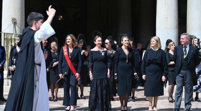 Las mejores imágenes de la Ofrenda de San Vicente por el centro de la ciudad