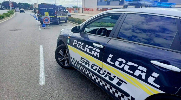 Persecució de pel·lícula a Sagunt: la policia frustra el robatori d’una furgoneta carregada de paquets Policia Local de Sagunt