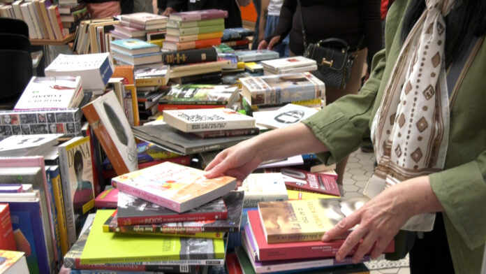 LIBROS.00_00_45_24.Imagen fija002