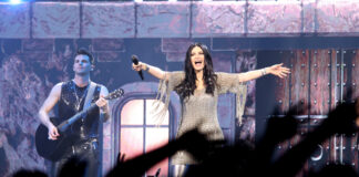 Laura Pausini deslumbra en el Roig Arena ante más de 12.000 asistentes