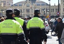 Detenido en Valencia un conductor sin permiso que triplicaba la tasa de alcohol y ejercía de taxista ilegal