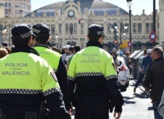 Detienen a cuatro jóvenes que arrancaban cadenas de oro a ancianos en Valencia