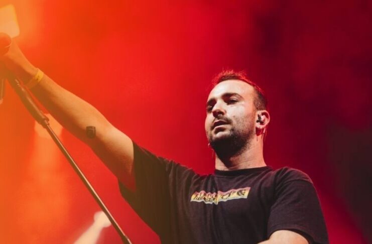 Zzoilo «Tenía muchas ganas de cantar en casa, va a ser un show muy interactivo» Zzoilo durante una de sus actuaciones