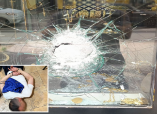 Atracan una joyería a martillazos en Valencia y acaban detenidos mientras lo celebraban en un bar