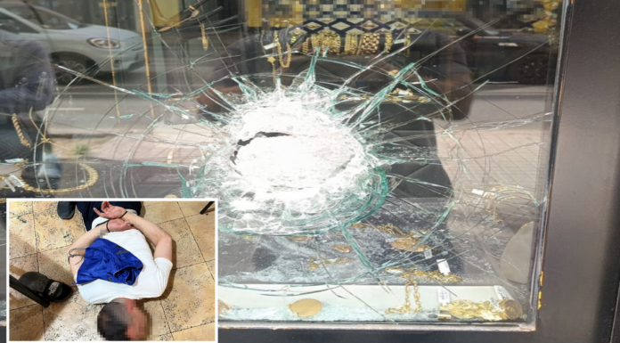 Atracan una joyería a martillazos en Valencia y acaban detenidos mientras lo celebraban en un bar