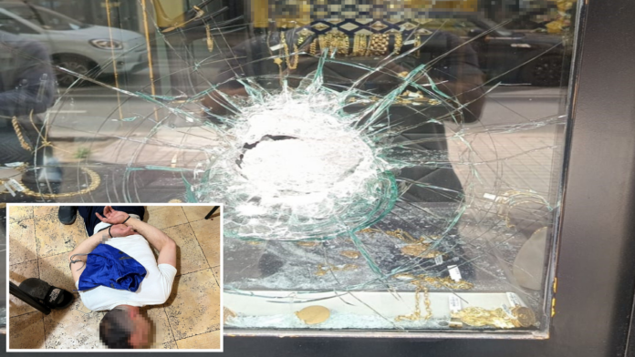 Atracan una joyería a martillazos en Valencia y acaban detenidos mientras lo celebraban en un bar