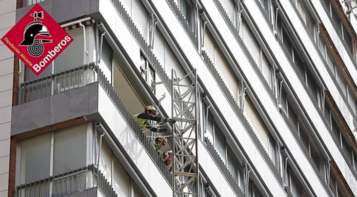 Dos muertos y un herido al desplomarse un andamio en un edificio de Benidorm