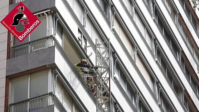 Dos muertos y un herido al desplomarse un andamio en un edificio de Benidorm