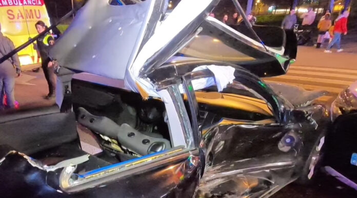 Una persona queda atrapada dentro del coche tras un aparatoso accidente en Valencia