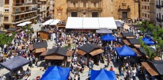 Plaza Mayor de Chelva durante Quesalia