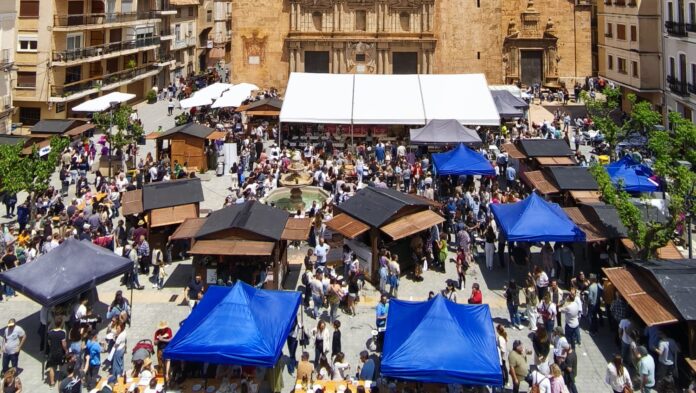 Plaza Mayor de Chelva durante Quesalia