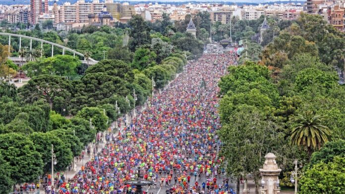 0516 Volta a peu 2023 (1) Más de 9.000 corredores esperan en la Volta a Peu de València este domingo