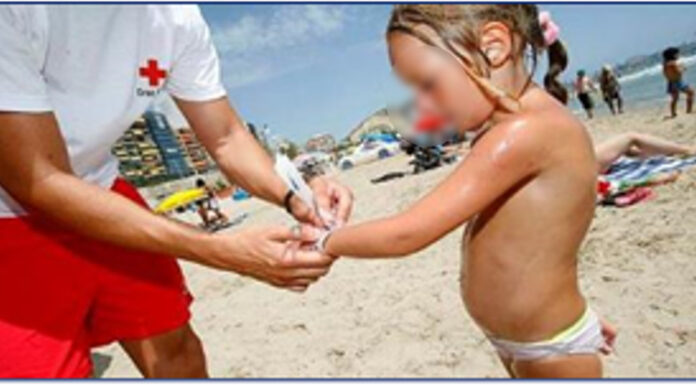 Valencia preparan más de 8.000 pulseras identificativas para que no se pierdan los niños en la playa