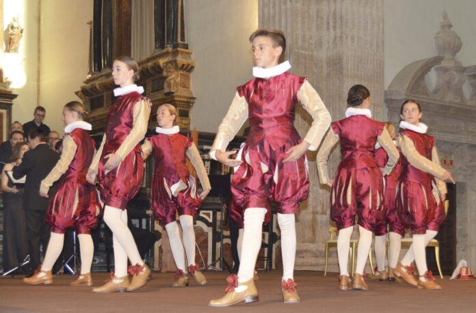 0524 Dansa dels Infantillos. Corpus Christi (1)