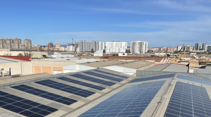 12 hogares vulnerables de Valencia recibirán energía gratuita
