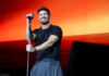 Pablo Alborán levanta el Roig Arena con su canción «Planta 7» dedicada a la Fe de Valencia