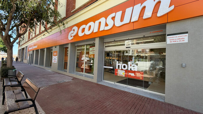 260527-NdP Apertura Sagunto Consum obri una nova tenda en Sagunt