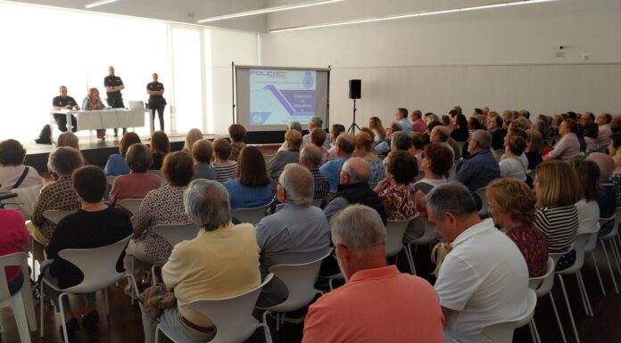 Més de 200 persones assistixen a Torrent a una xarrada sobre estafes i autoprotecció