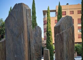 Torrent aprova una declaració institucional amb motiu del 20 aniversari de l’accident de Metrovalencia del 3 de juliol de 2006 Escultura en homenatge a les víctimes de l'accident de metro a Torrent