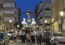 El barrio de Sagunt de València celebra las fiestas del Santísimo Cristo de la Fe: actos y horarios Imagen de la procesión del Santísimo Cristo de la Fe en el barrio Sagunto