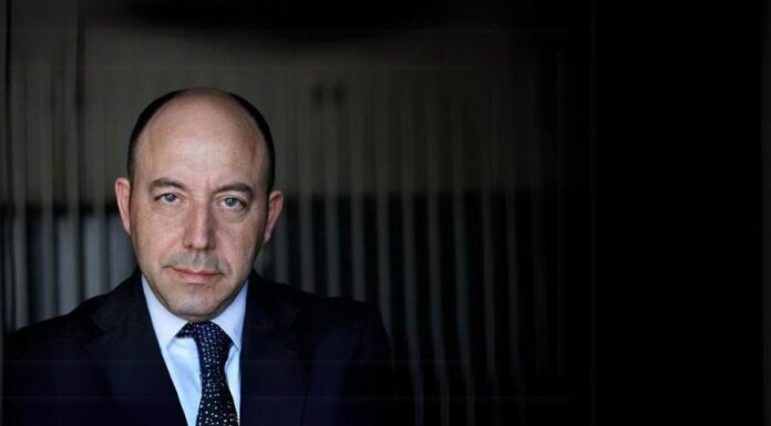Conferència del professor d'Economia i analista Gonzalo Bernardos en Paterna