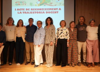 Quart de Poblet retrà homenatge al seu professorat jubilat en agraïment a la seua trajectòria Foto de família dels docents reconeguts a Quart de Poblet
