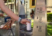 Paterna amplia la seua xarxa de fonts públiques d’aigua refrigerada en barris i parcs per contribuir al confort climàtic de la ciutat Una de las fonts públiques d'aigua refrigerada en Paterna