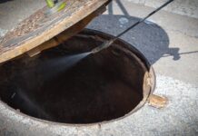 Torrent intensifica el tractament del clavegueram per a previndre plagues de paneroles i rosegadors Clavegueram a Torrent