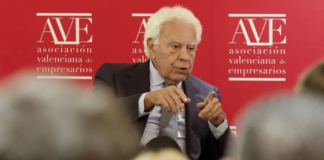 Felipe González visita Valencia y pide un adelanto electoral tras la imputación de Zapatero