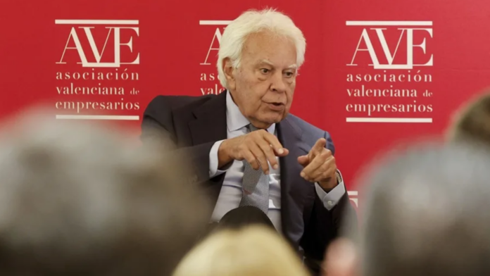 Felipe González visita Valencia y pide un adelanto electoral tras la imputación de Zapatero