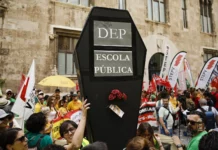 Jornada decisiva para la huelga docente: los profesores marchan este lunes hacia la Conselleria de Educación Huelga de Educación. EFE