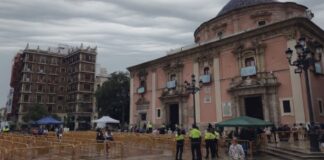 Plaza de la Virgen bajo lluvias