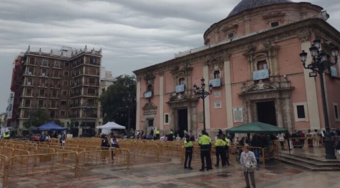Las lluvias amenazan la fiesta de la Virgen: alerta amarilla este fin de semana Plaza de la Virgen bajo lluvias