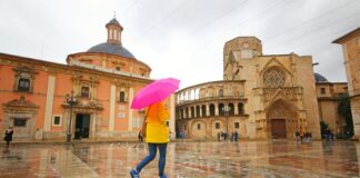 Lluvias en la plaza de la Virgen