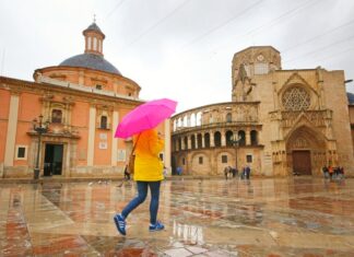 Lluvias en la plaza de la Virgen
