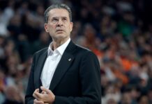 Pedro Martínez, el técnico que ha llevado al Valencia Basket al techo de Europa: disciplina, método y una carrera de fondo Pedro Martínez sigue haciendo historia al frente del Valencia Basket MIGUEL ÁNGEL POLO / AGENCIA EFE