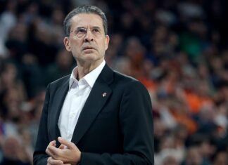 Pedro Martínez sigue haciendo historia al frente del Valencia Basket MIGUEL ÁNGEL POLO / AGENCIA EFE
