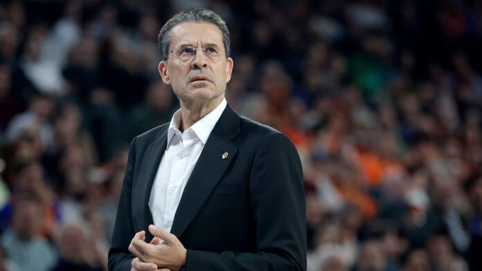 Pedro Martínez sigue haciendo historia al frente del Valencia Basket MIGUEL ÁNGEL POLO / AGENCIA EFE