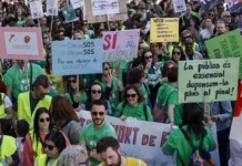 Huelga indefinida de profesores en Valencia: colapso en el centro y tensión con Educación