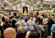 El Mercado Central realiza su tradicional ofrenda floral a la Geperudeta El Mercado Central realiza su tradicional ofrenda floral a la Geperudeta