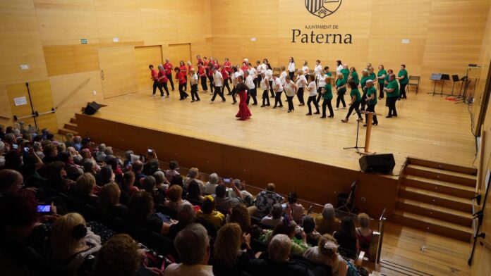Celebración de diferentes talleres y exhibiciones en la Semana Cultural de Personas Mayores en Paterna.
