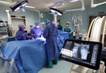 Un hospital valenciano incorpora una innovadora cirugía sin radiación para adolescentes