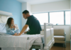 «Leonas», el exitoso documental valenciano que destapa la realidad de los 50.000 niños sin familia en España Uno de los voluntarios durante la visita hospitalaria a un menor solo