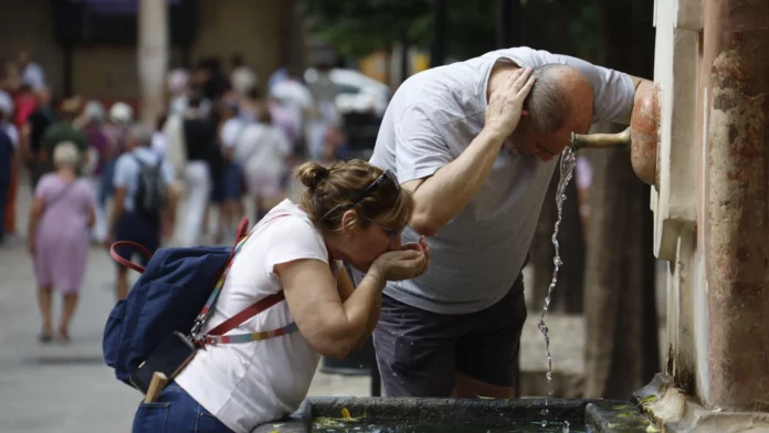 Alerta amarilla en Valencia por altas temperaturas que marcarán récord histórico en el mar