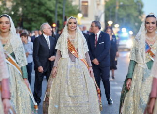 La Fallera Mayor de Valencia acompaña a la procesión de Stmo Cristo de la Fe / Fotofilmax - JCF