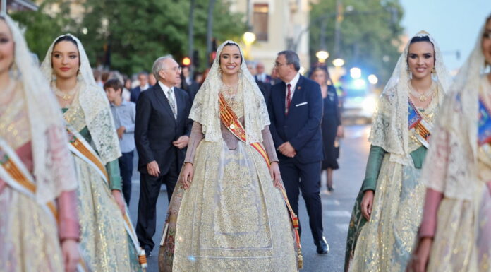 La Fallera Mayor de Valencia acompaña a la procesión de Stmo Cristo de la Fe / Fotofilmax - JCF