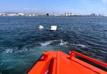 Rescatan a dos personas tras un accidente de un hidroavión en Sagunto