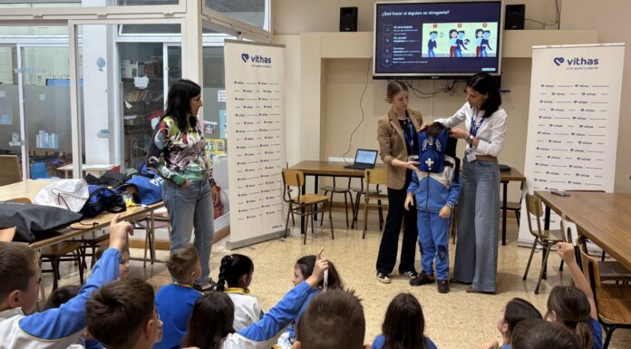Alumnos del colegio Argos aprenden técnicas de RCP con enfermeras de Vithas Alumnos del colegio Argos aprenden técnicas de RCP con enfermeras de Vithas